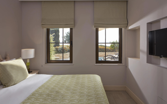 Aphrodite Hills Hotel