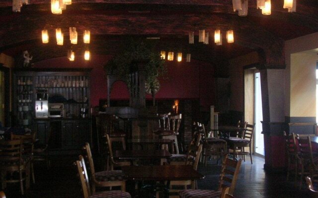 The Roundabout Inn