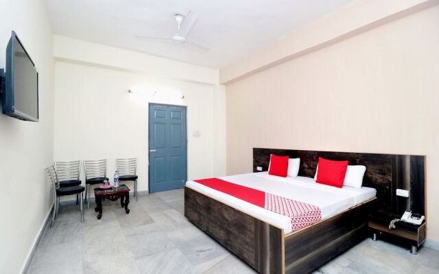 OYO 18570 Hotel Jazz