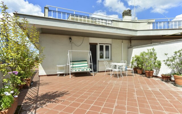 Bright Apartment with Terrace