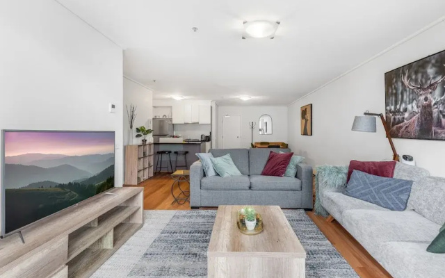 Luxe 2-bed Apartment With River Views Near Casino