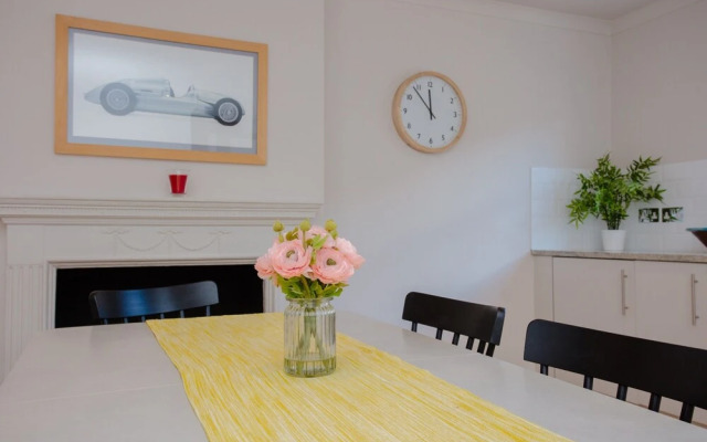 Luxury 3 Bedroom Home by South Kensington