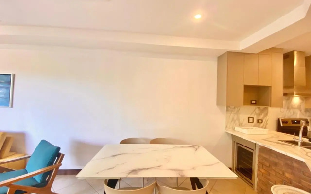 Upscale 2bdr with Jacuzzi - Beach - Fast wifi - Gym