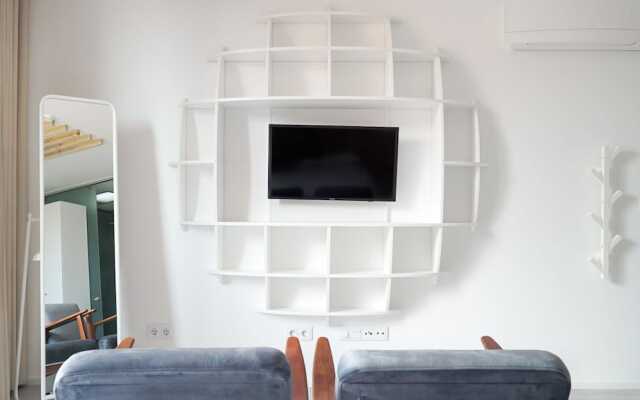 7 Gaia Roaster Apartments