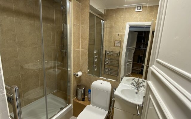 Impeccable 2-bed Apartment in Central London