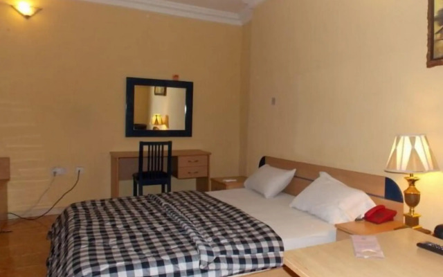 Royal Paragon Hotel