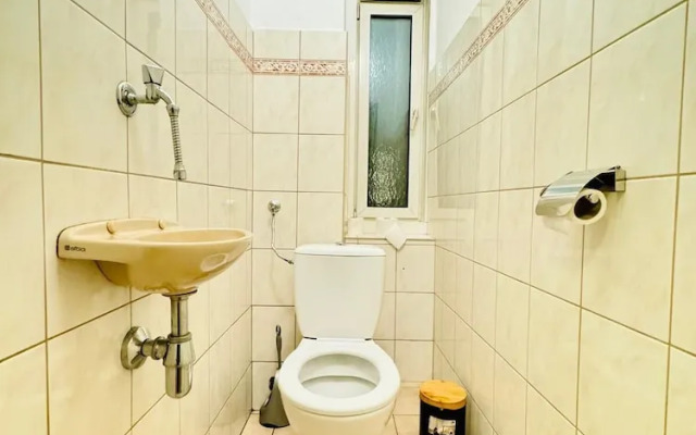 9BR Apt for 18P Walk to Augarten