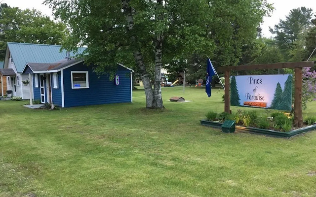 #6 - Casablanca 1 Bedroom Cabin by RedAwning