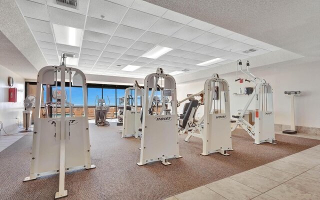 Beachfront Condo w/ View & Pool, Sleeps 8