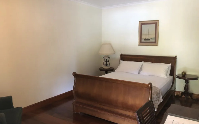 Daintree Manor Bed & Breakfast