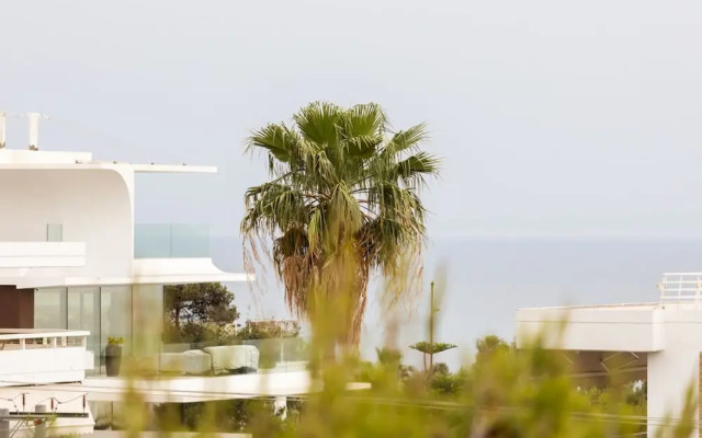 Luxury Beachfront 2-bedroom Stay in Voula