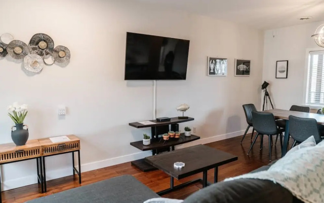 Lakefront Beachfront top Floor Condo w Pool