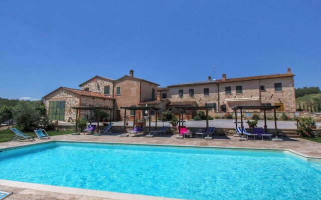 Farmhouse in Asciano With Pool & BBQ