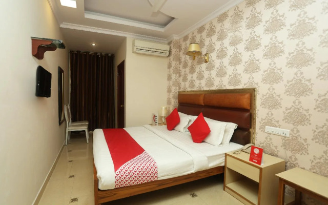 Grest Hotel by OYO Rooms