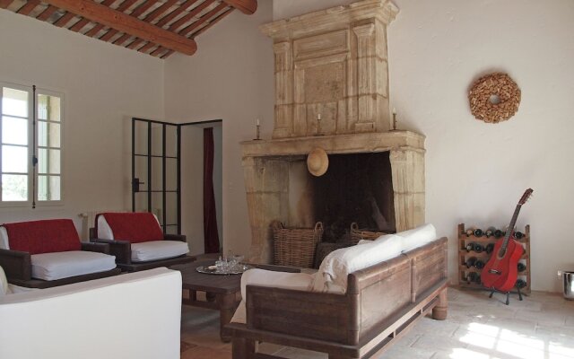 Enticing Villa With Private Swimming Pool in Oppede