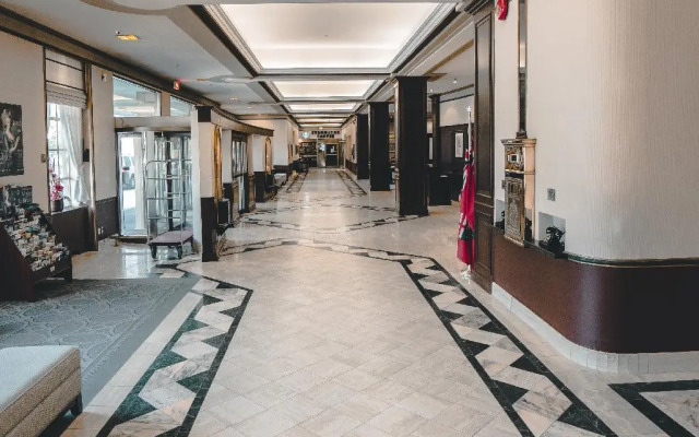 Lord Elgin Hotel