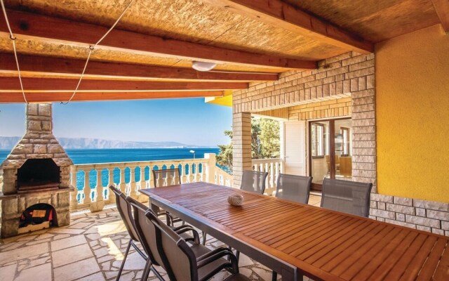 Beautiful Home in Smokvica With Wifi and 6 Bedrooms