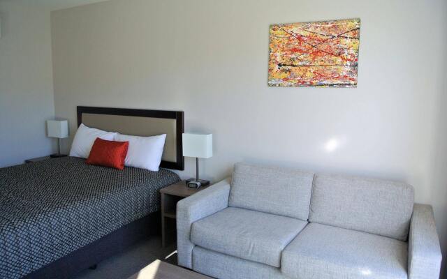 Oxford Village Motels