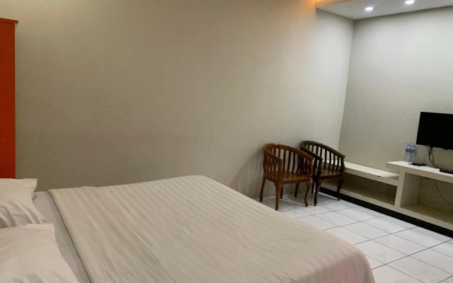 Hotel Kencana Jaya by ZUZU – Guest Rooms – Jepara