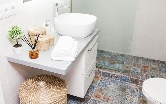 Stylish and Bright Apartment in Athens Centre!