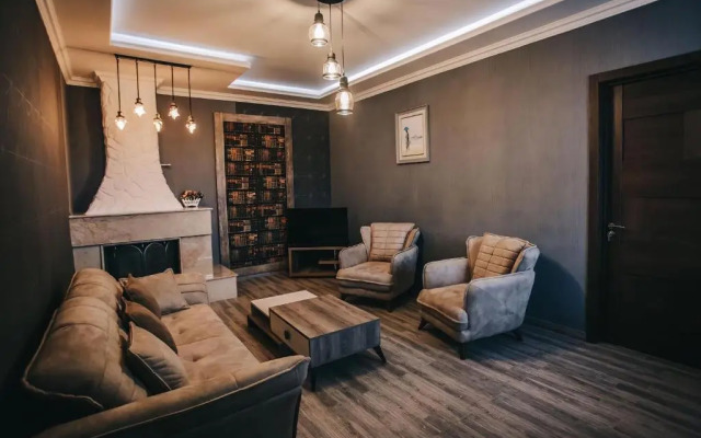 7 Rooms Hotel