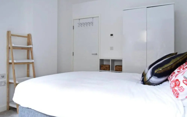 Modern 2 Bedroom Home in Kings Cross