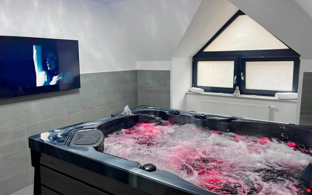 GRAND HARRACHOV PENSION v centru