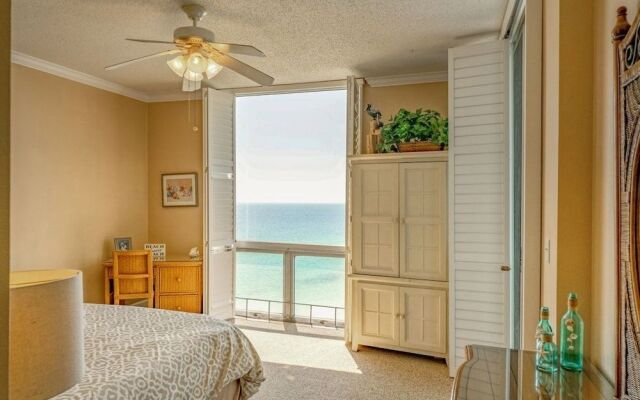 Shoreline 1123 Condo by RedAwning