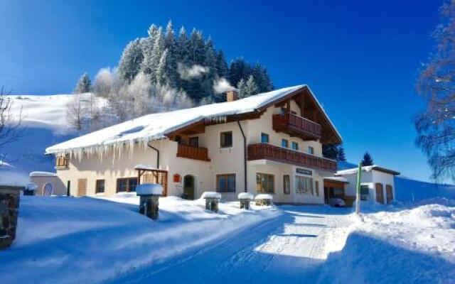 Pension Gästehaus Tannhof - Inh. Fam. Weber