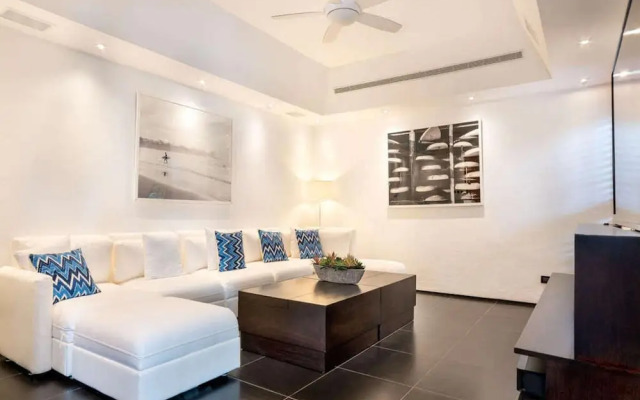 Sunny Vacation Villa 80