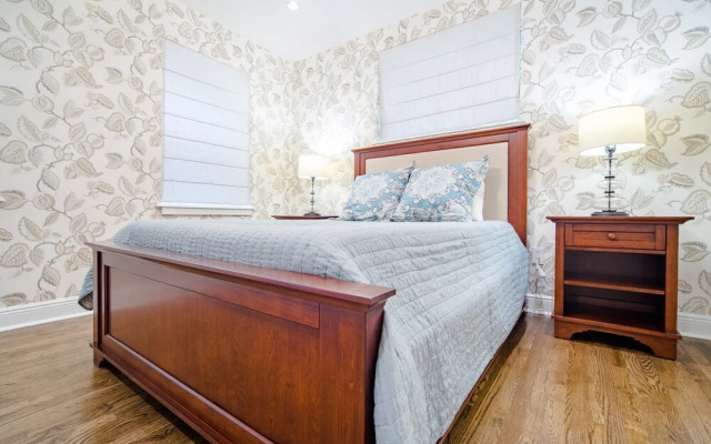 Crystal Court Estate - Four Bedroom Home