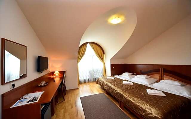 Hotel Kumánia
