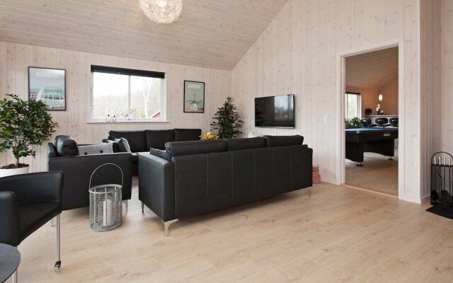 18 Person Holiday Home in Hojby