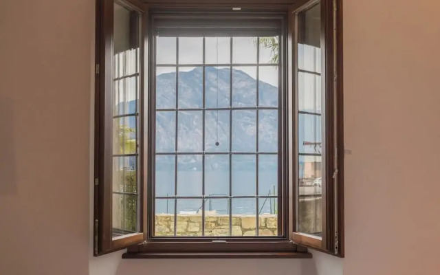 Cozy Nest on the Lake by Rent all Como