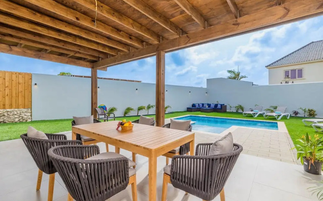 Brand NEW 3br2ba w Private Pool Amazing Location