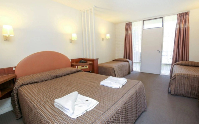 Sandors Motor Inn