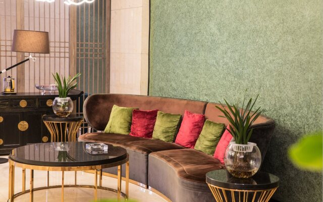 Jiyuan Garden Holiday Inn Hotel