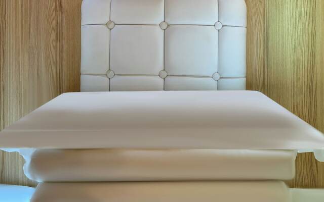 Airone Capsule Hotel