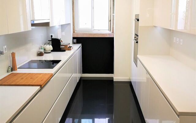 Industrial Lisbon Apartment - Adults Only