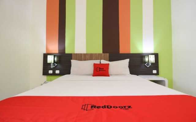 RedDoorz Plus near Keraton Yogyakarta 2