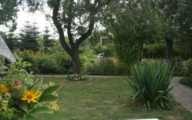 Quaint Bungalow in Stove near the Beach