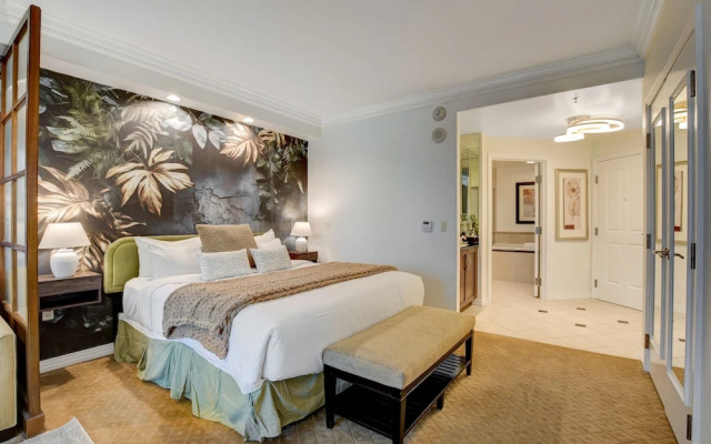 Premium Suite w/balcony at The Signature