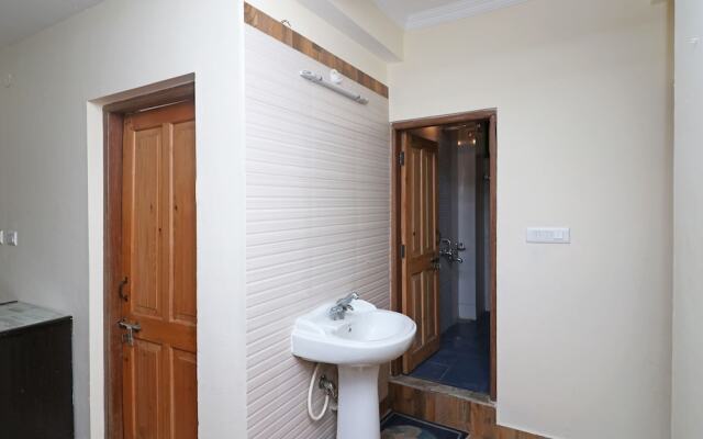 OYO 13042 Home Elegant 3BHK Picture Palace