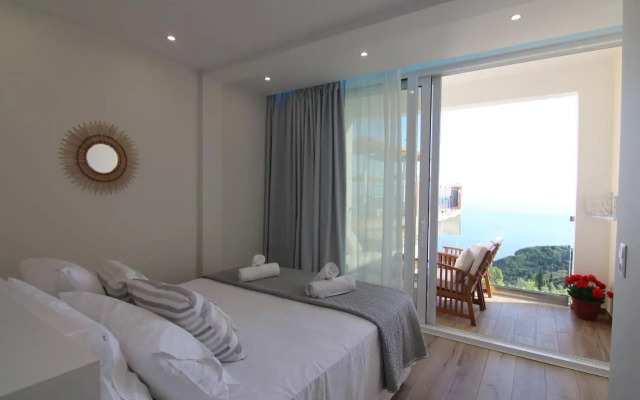 Lakones Deluxe Suites