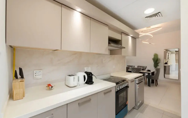 Urban 1BR Palm Apt w Beach Access