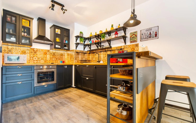 Art Gallery Apartment in Silver Mountain