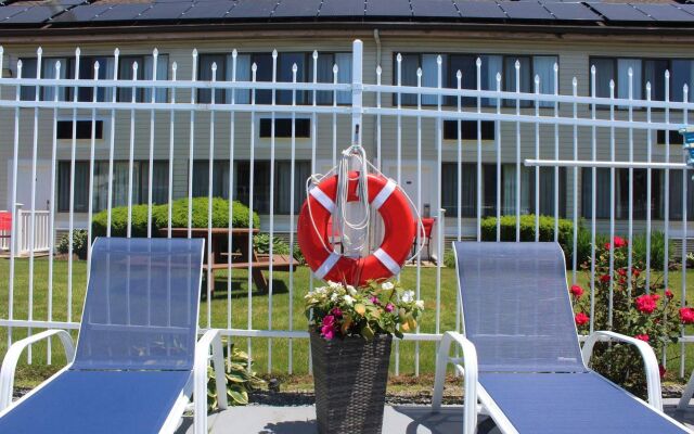 Admiralty Inn & Suites - a Red Collection Hotel