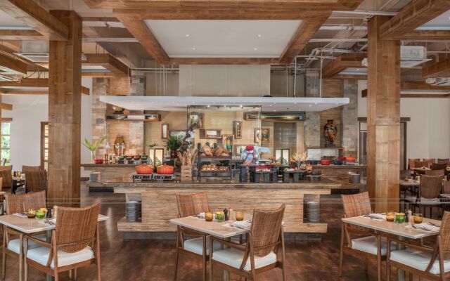 Crimson Resort and Spa Mactan