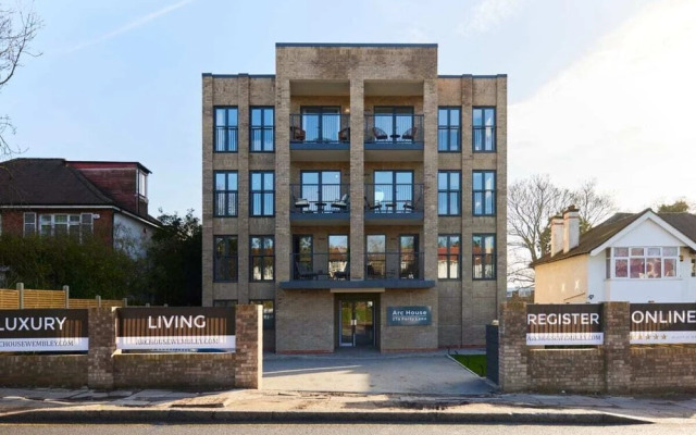 The Wembley Park Gem - Lovely 2bdr Flat With Balcony