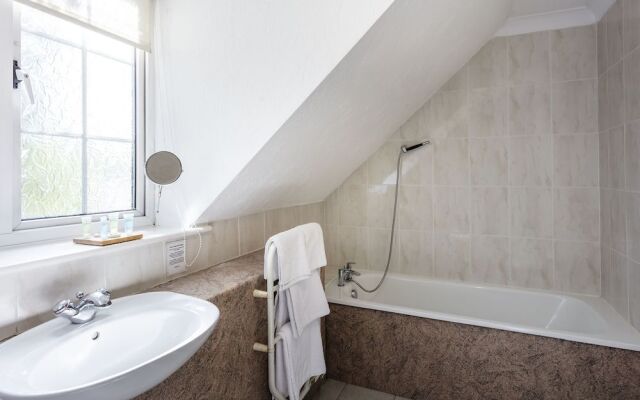 Roydon Marina Village Hotel